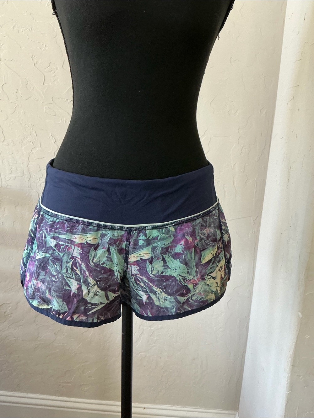 Lululemon Women's Purple Abstract Print Running Shorts